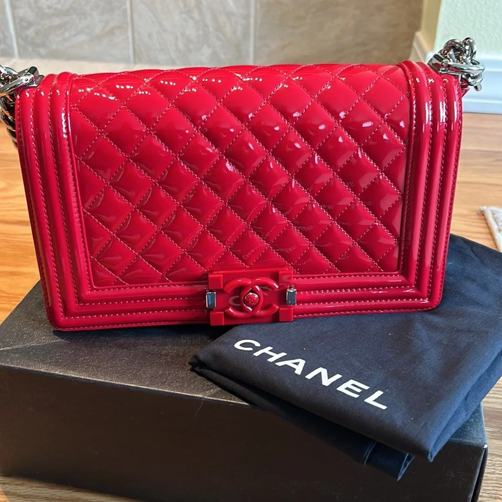 Chanel Patent Calfskin Quilted Medium Plexiglass Boy Bag – Red